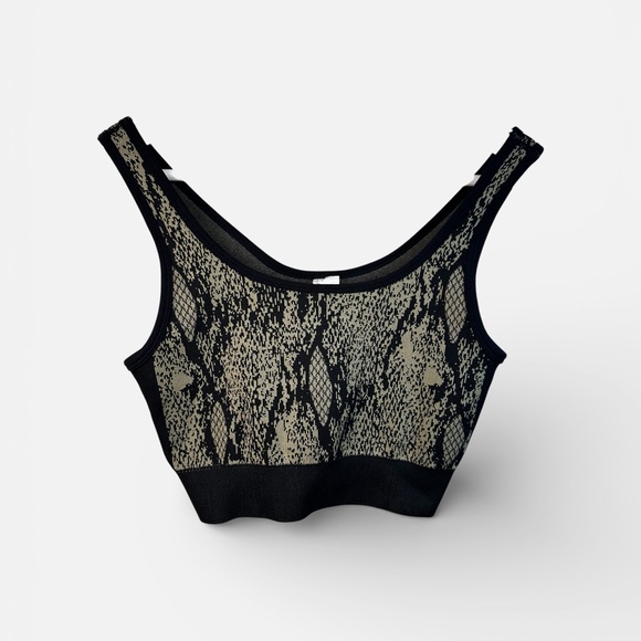 Fabletics Kamila Seamless Bra Green Reptilia Black Sports Bra Small - Picture 4 of 7